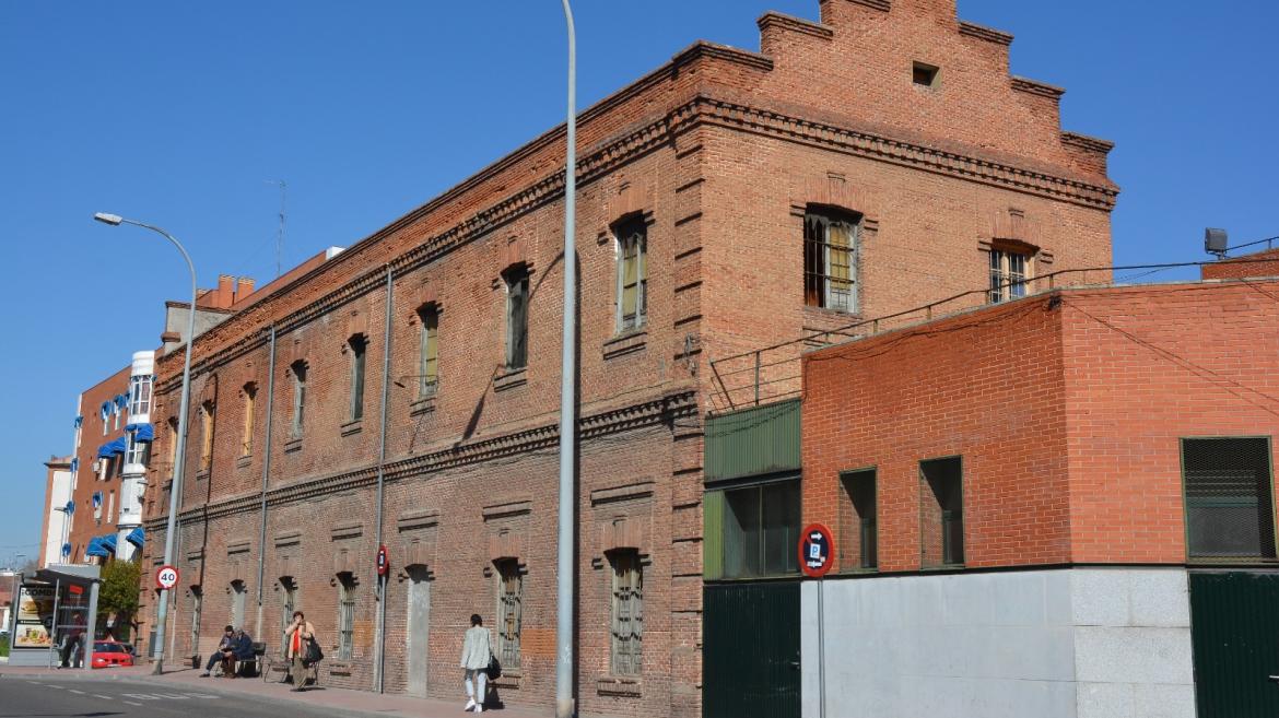 Fachada de la fábrica de harinas La Esperanza, en Alcalá de Henares