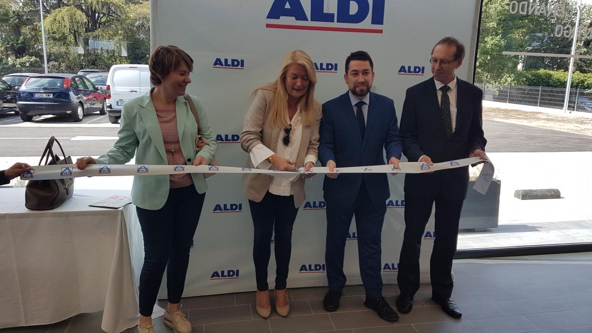  María José Pérez-Cejuela durante su visita a la inauguración del nuevo supermercado de ALDI en el distrito de Moncloa - Aravaca en Madrid