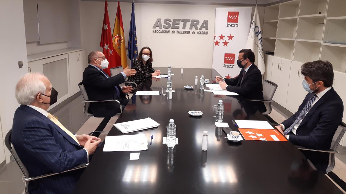 Javier Fernández-Lasquetty ha visitado las instalaciones de la Asociación de Talleres de Madrid