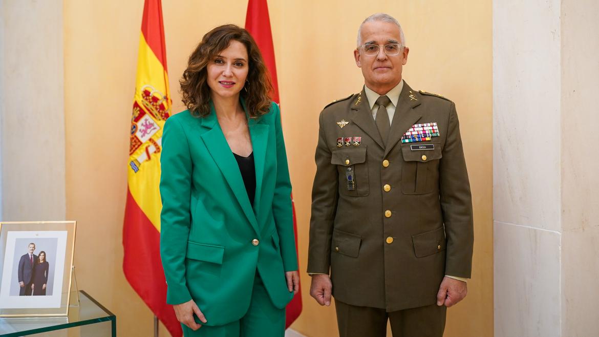 Imagen del artículo Díaz Ayuso recibe al general de división Joaquín Broch Hueso, nombrado Comandante Militar de Madrid el pasado marzo