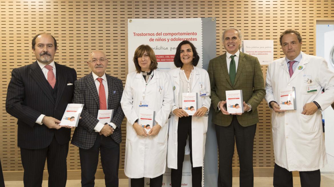 Enrique Ruiz Escudero durante la presentación de la primera guía para padres sobre trastornos de comportamiento de niños y adolescentes