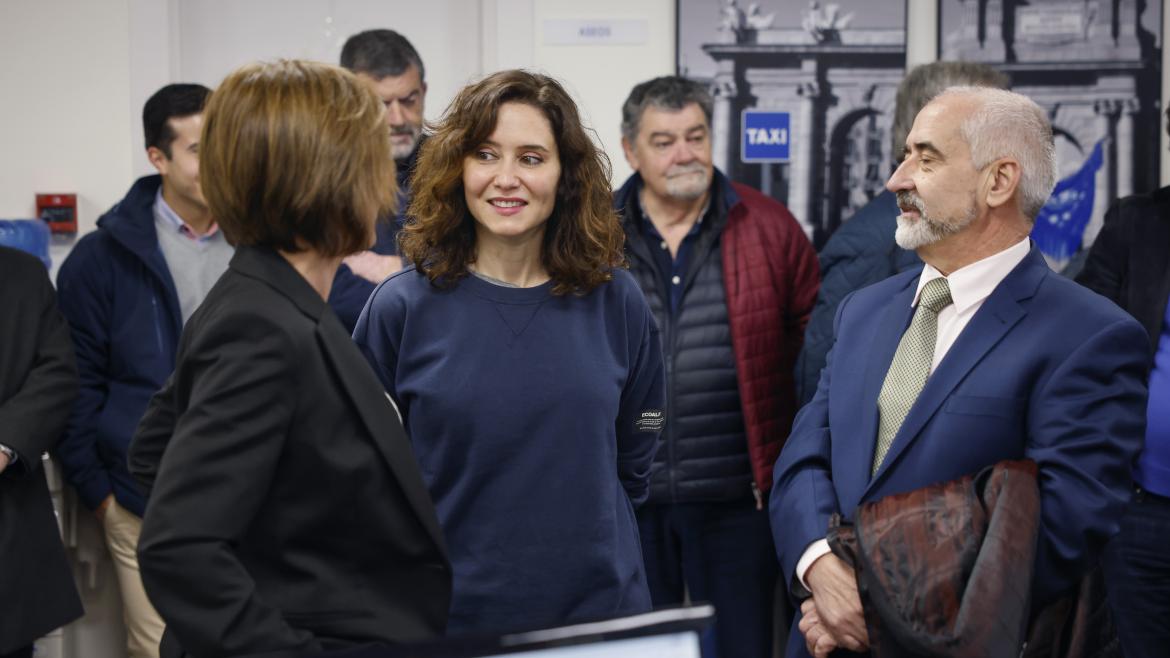 Imagen del artículo Díaz Ayuso garantiza el diálogo con el sector del taxi para seguir mejorando el servicio y ampliando el transporte a demanda