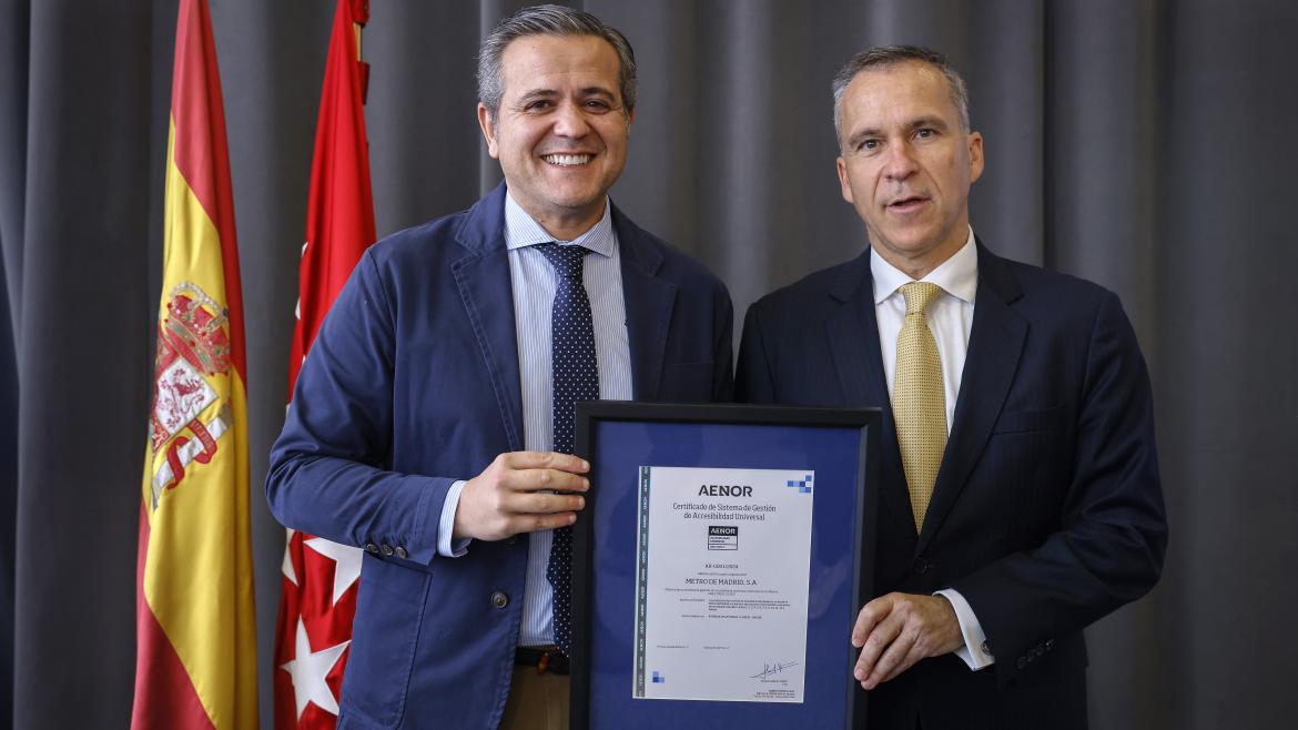 Imagen del artículo La Comunidad de Madrid recibe la certificación de AENOR en reconocimiento al compromiso de Metro con la accesibilidad universal