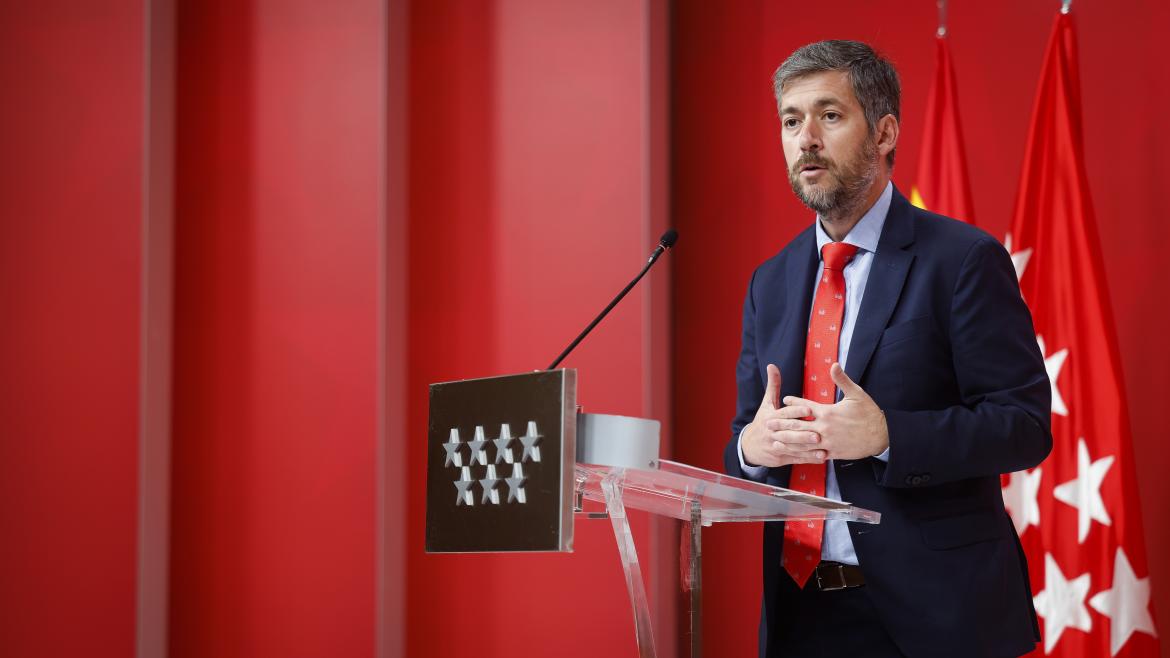 El portavoz Miguel Ángel García Martín en rueda de prensa desde la Real Casa de Correos