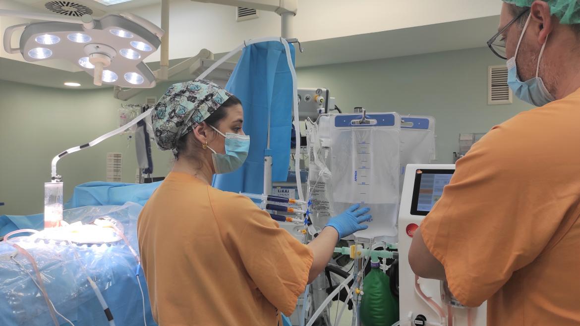 Personal sanitario en un quirófano de hospital