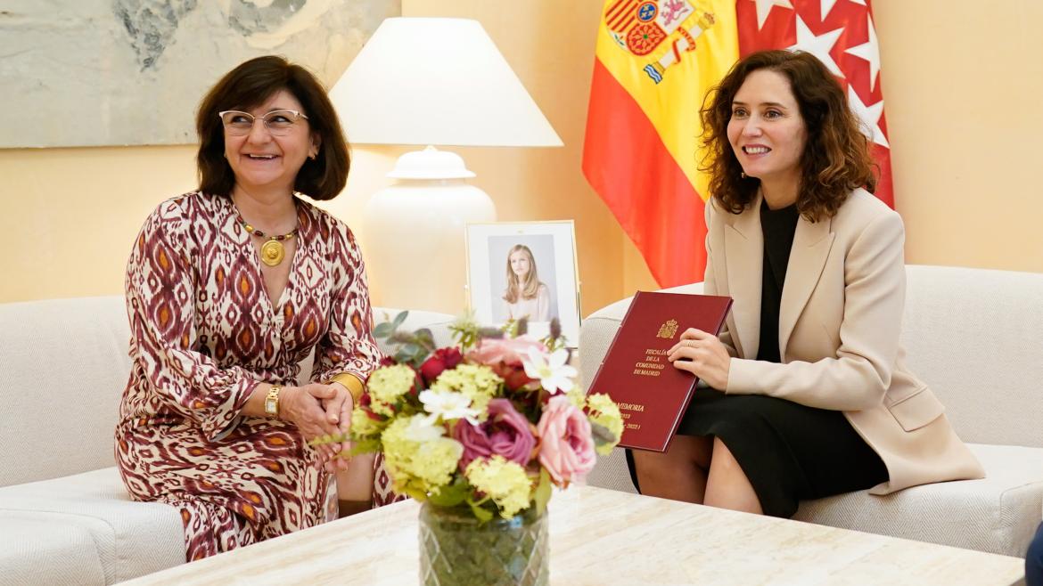 Imagen del artículo Díaz Ayuso recibe la Memoria de la Fiscalía de Madrid sobre sus actividades en 2022