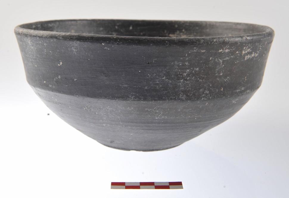 Imagen de recipiente de cerámica gris