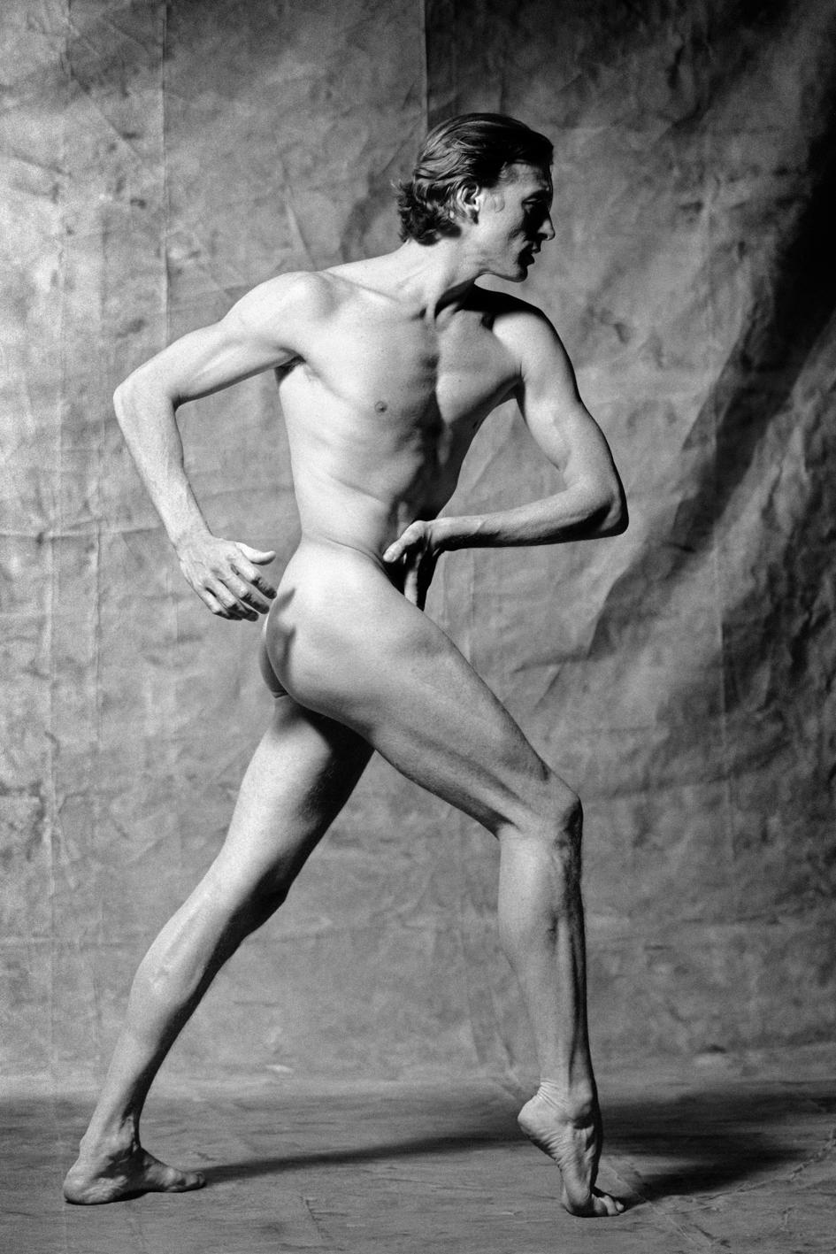 Naked man posing like a Greek statue