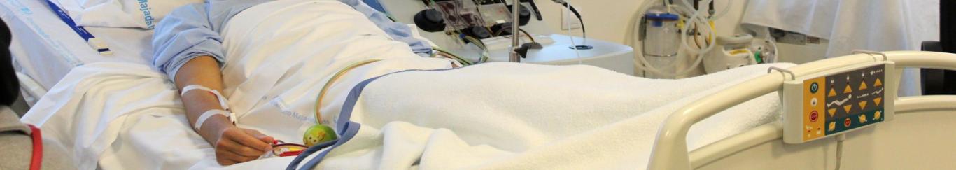 torso de un donante de médula en cama hospital