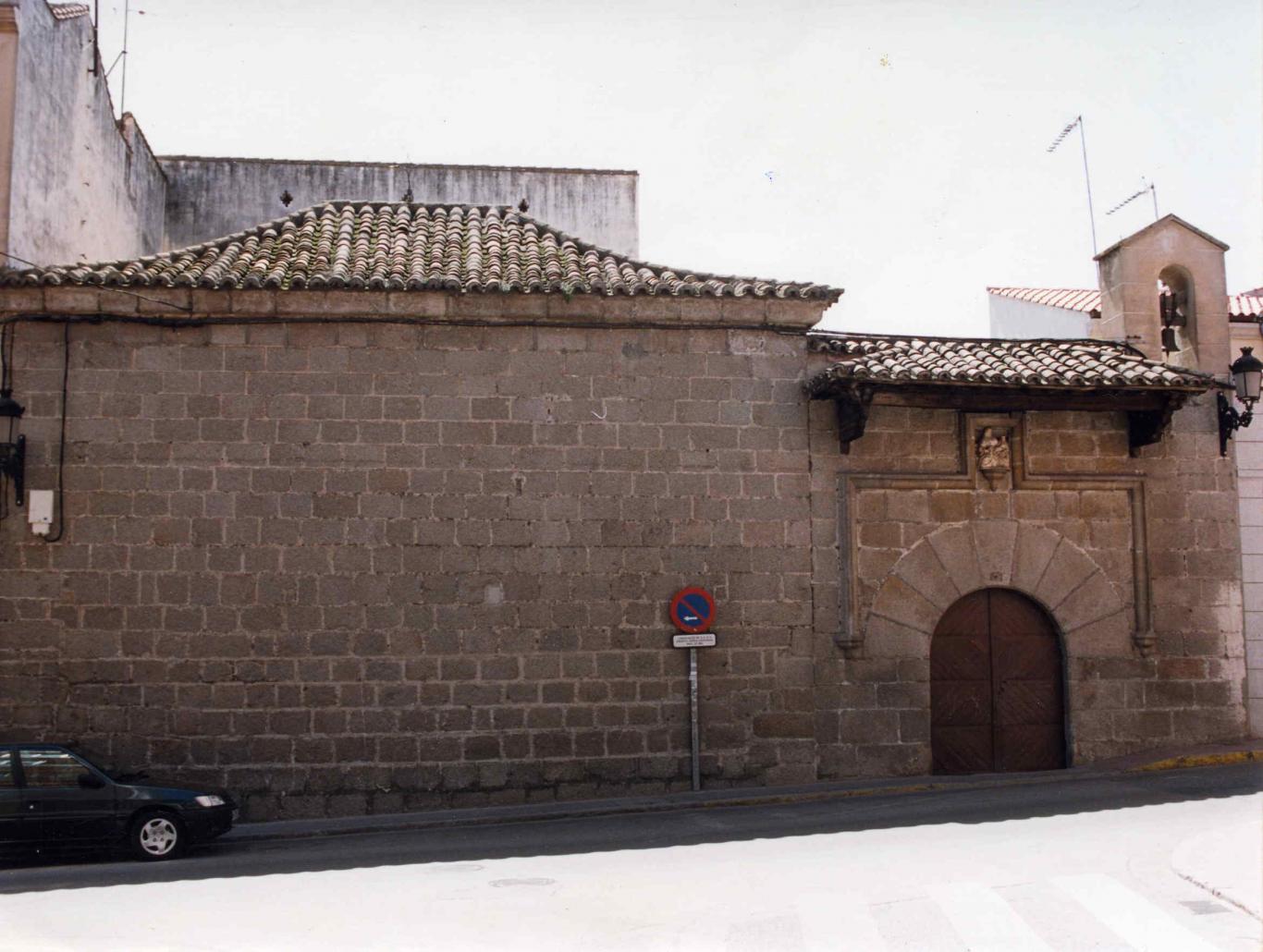 Imagen fachada de la capilla de Santa Ana en la calle de la Feria en Colmenar Viejo