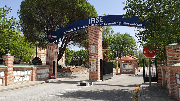 Entrada al Instituto de Formación Integral en Seguridad y Emergencias