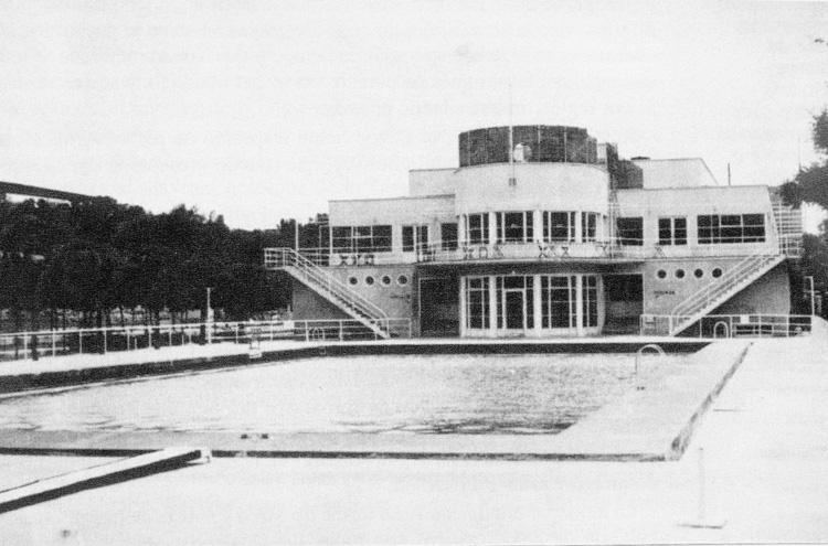 Swimming pool La Isla. Madrid (Regional Archive of the Community of Madrid)