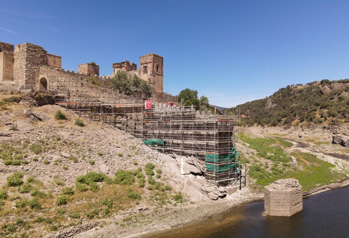 coracha Buitrago durante restauración