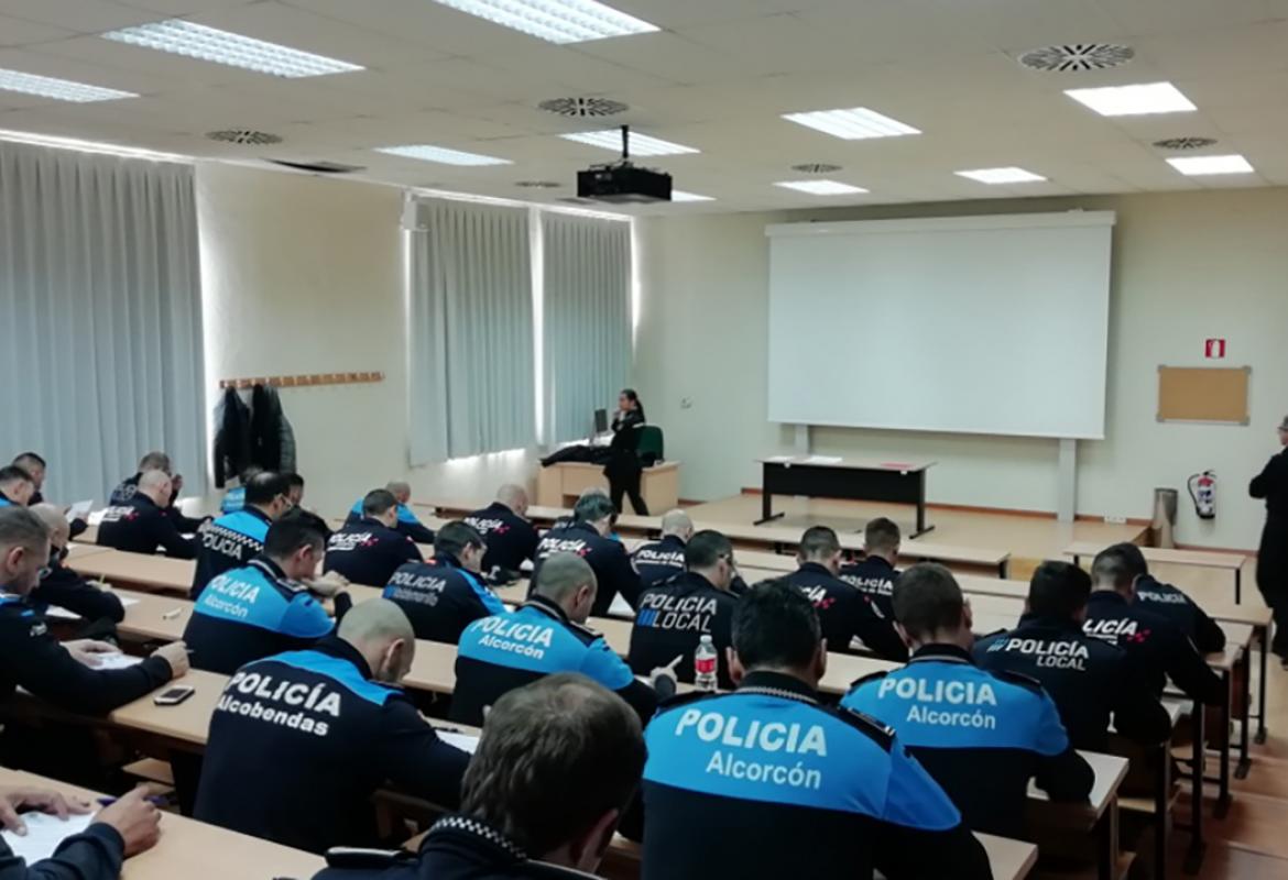 Policías locales en clases en el IFISE