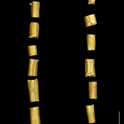 Tubular gold beads from the 4 tomb